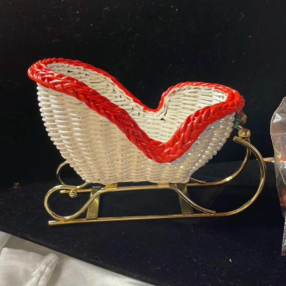 Avon Vintage in Box Sleigh Bells In the Snow with Potpourri
